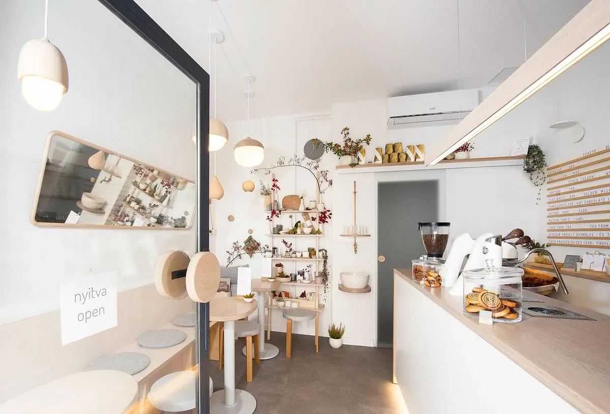 4 minutes cafe