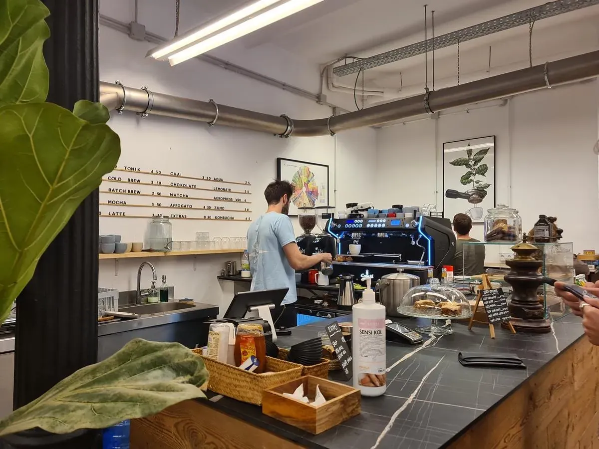 Mistral Coffee Banc