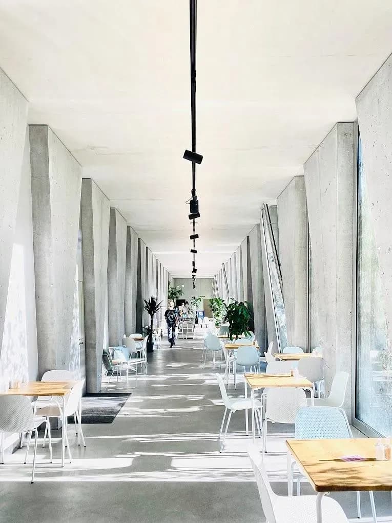 Nude Café