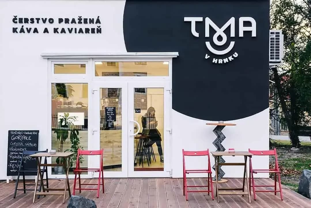 Tma v Hrnku