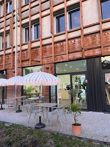June Café