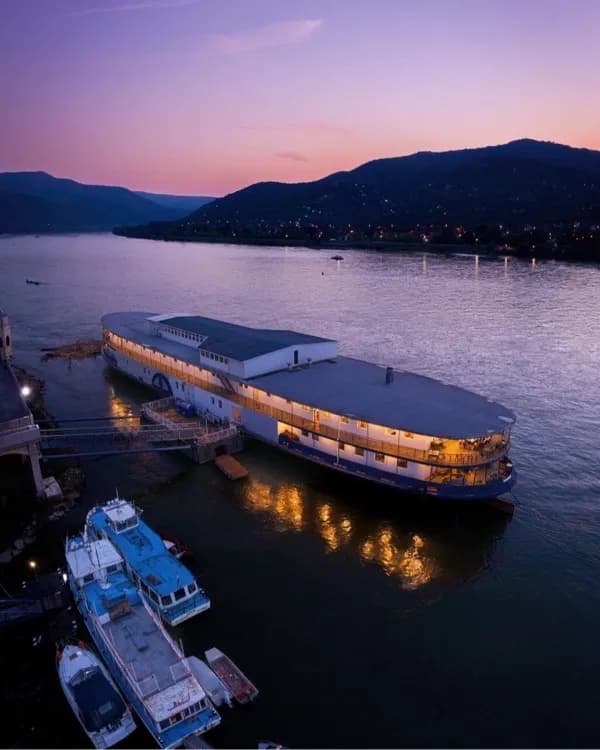 Aquamarina hotel és rendezvényhajó
