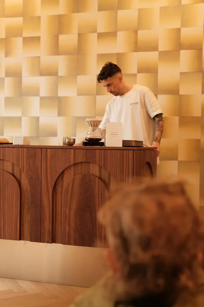 Komuna Coffee x Arturel SILENT CLUB