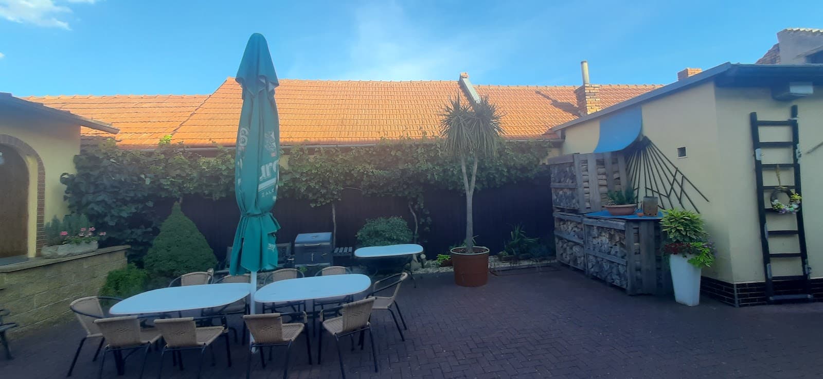 Restaurace-Pension-Vinařství U Šťastných