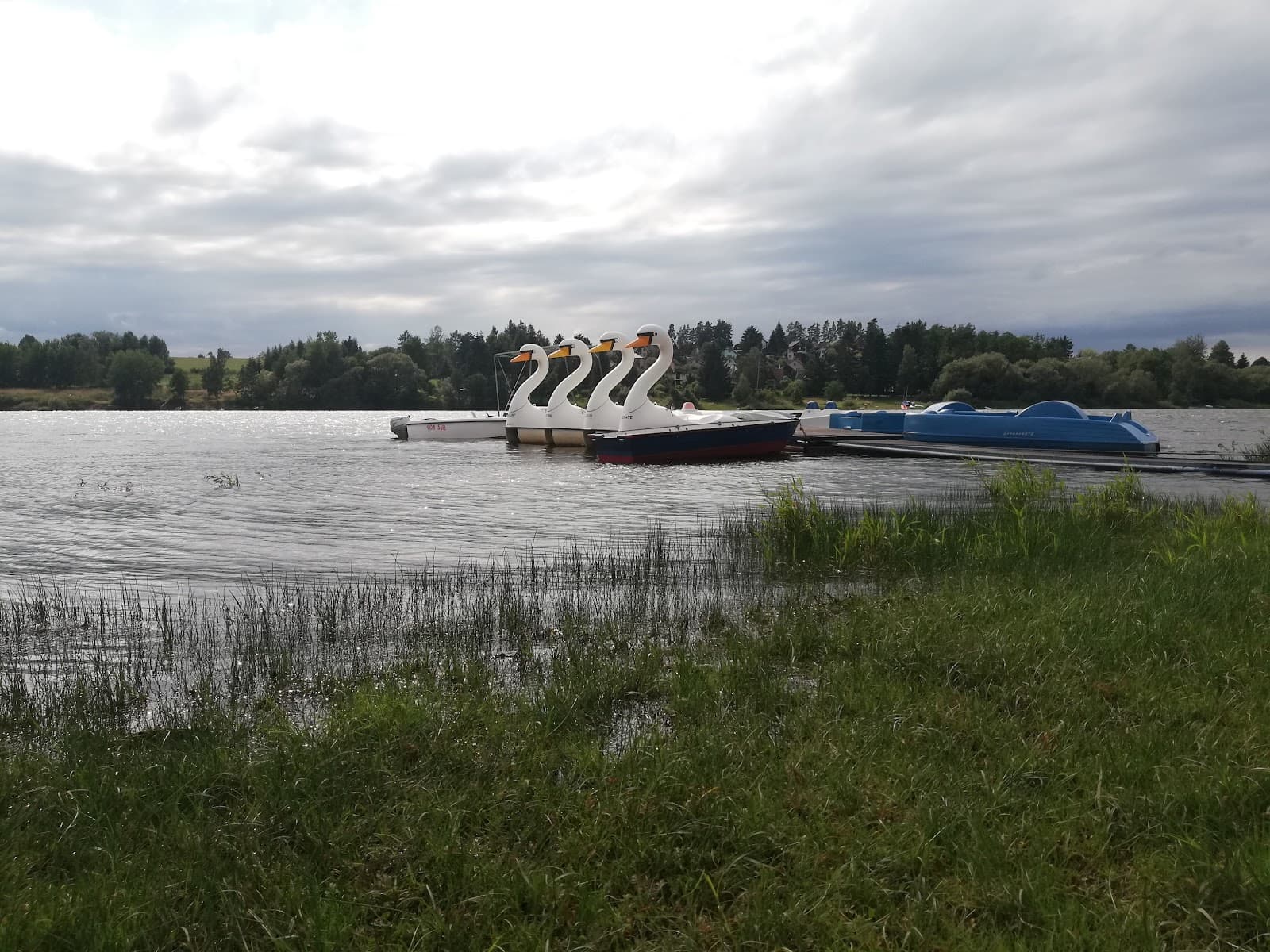 Yachtclub Pardubice, sportovní areál a ubytování na Seči