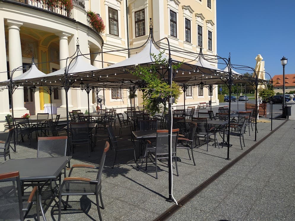 Zámecká restaurace Liblice