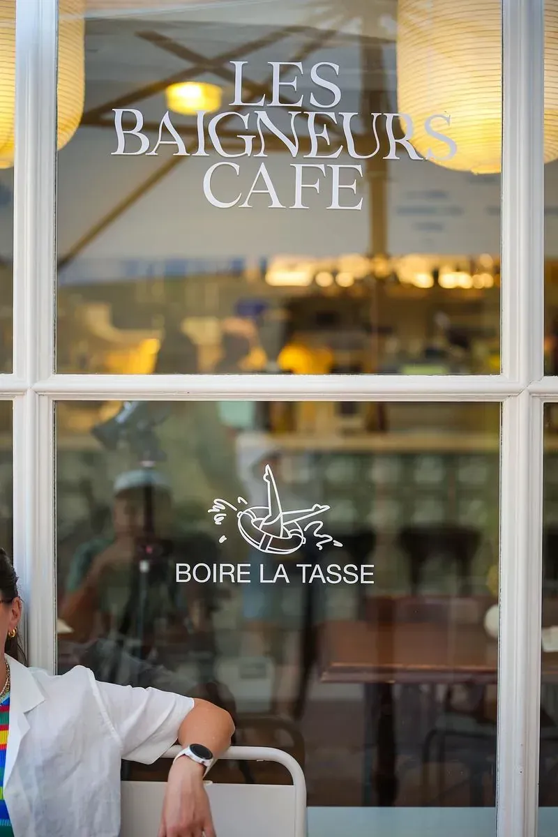 Les baigneurs café