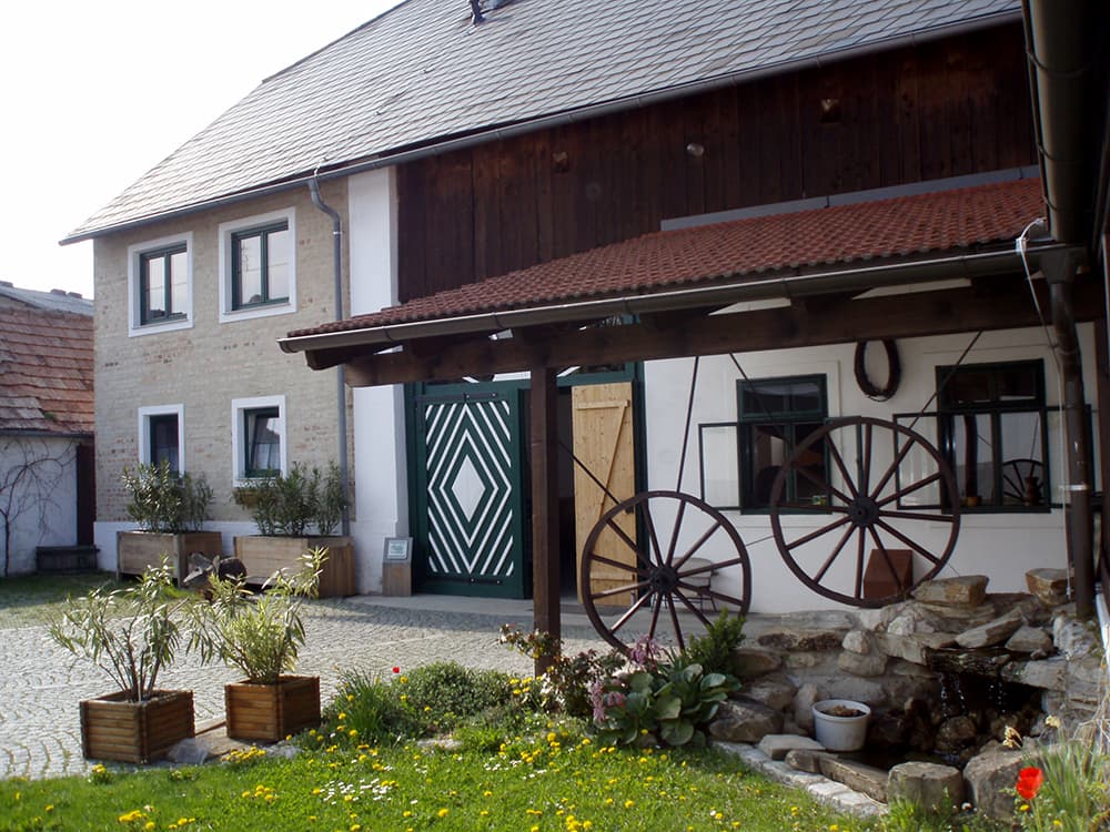 Bio-Weinbau und Heurigenschank Ullmann