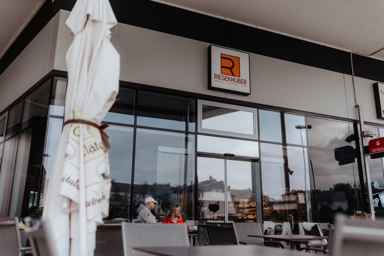 Cafe | Bäckerei | Konditorei RIESENHUBER im Mostviertler Einkaufszentrum Neufurth