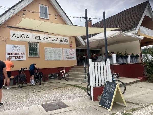 Aligai Delikátesz reggeliző, pékség