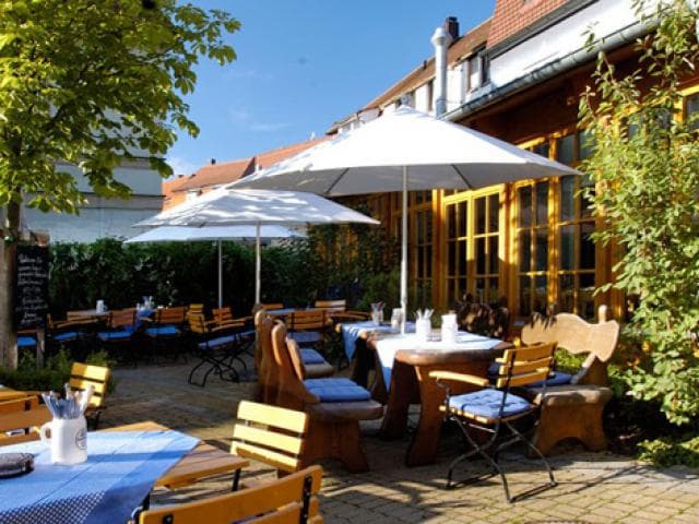 Gasthaus Sindel-Buckel mit Karpfenhotel und Herrenhaus