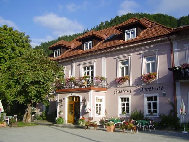 Gasthof Zum Niederhaus, Familie Perthold