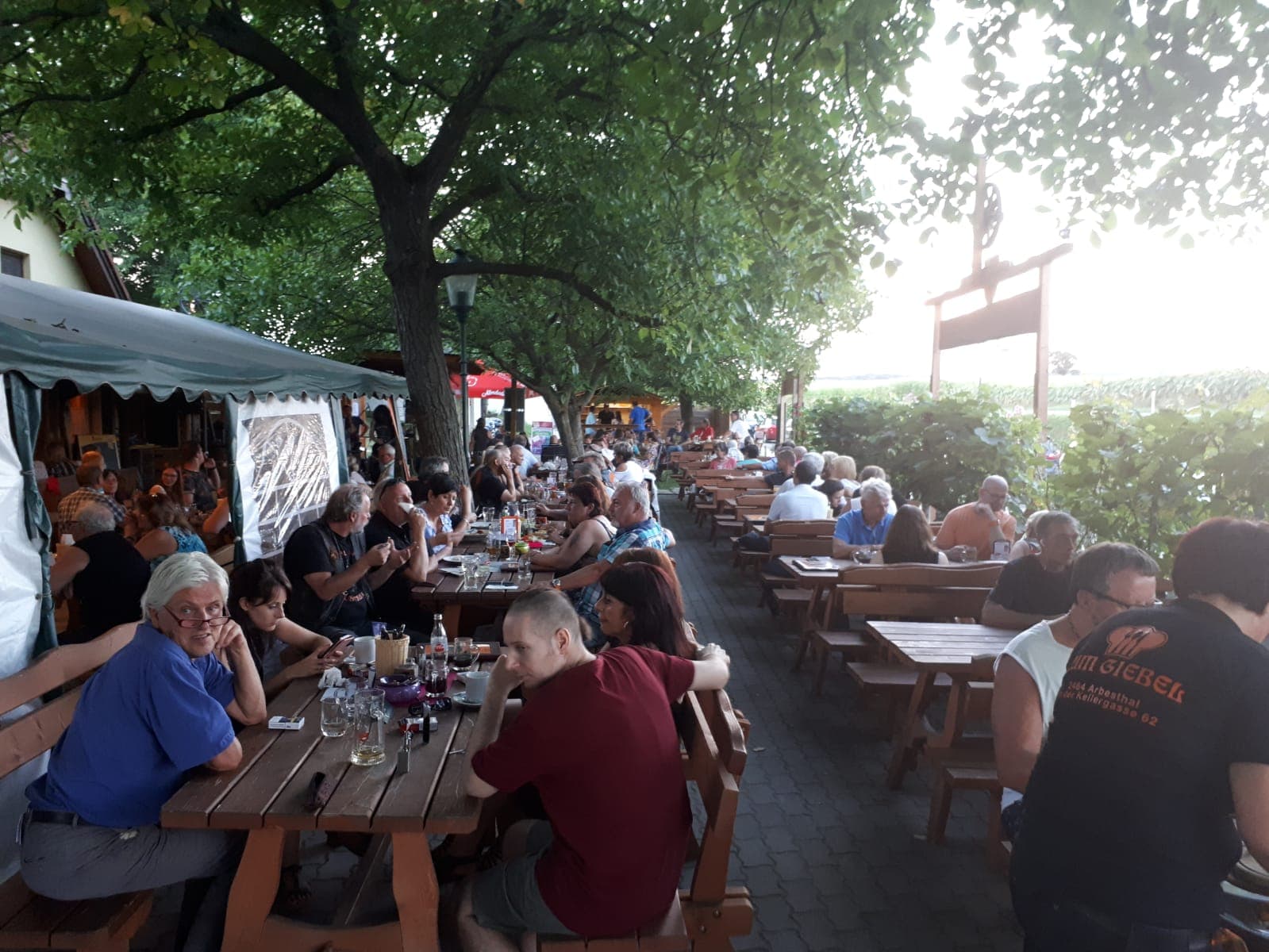 Giebel-Heuriger Arbesthal