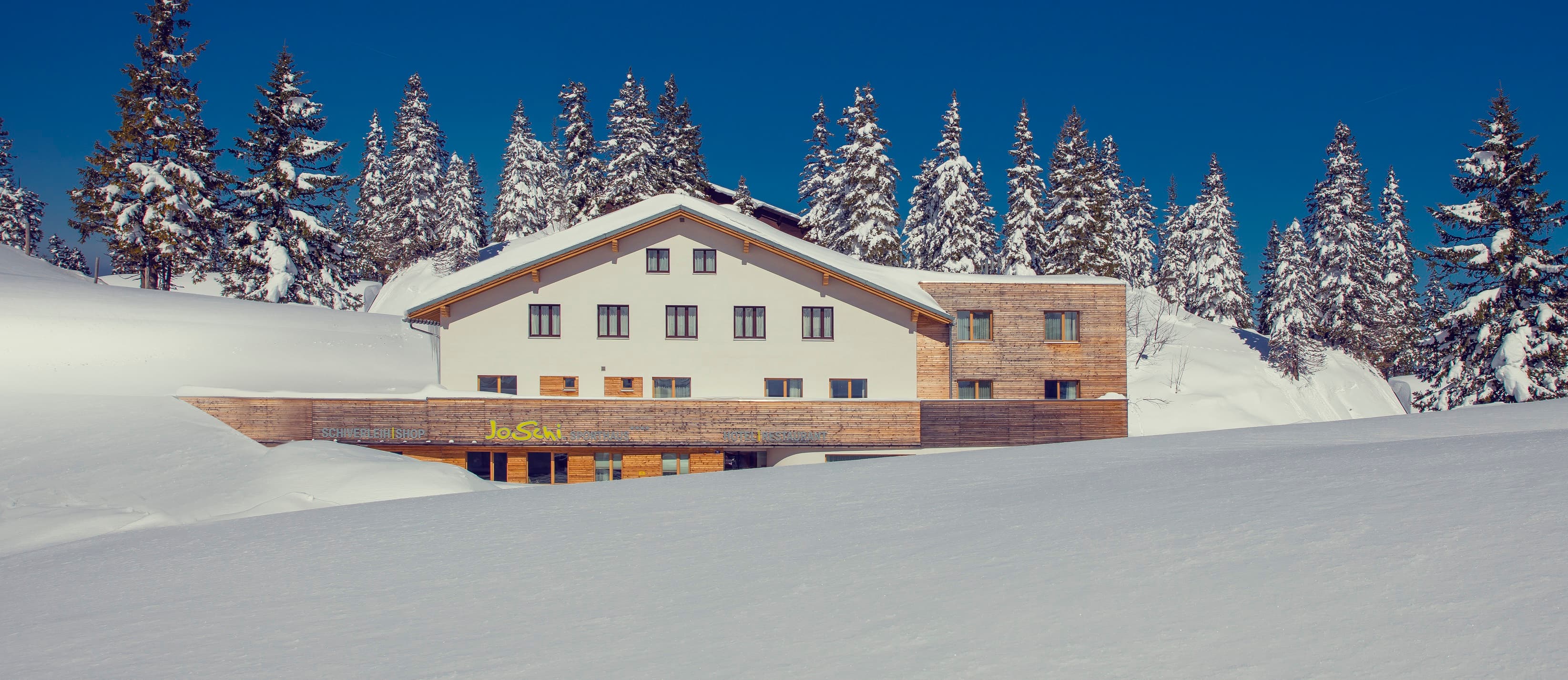 JoSchi Sporthaus (open only during the winter season)