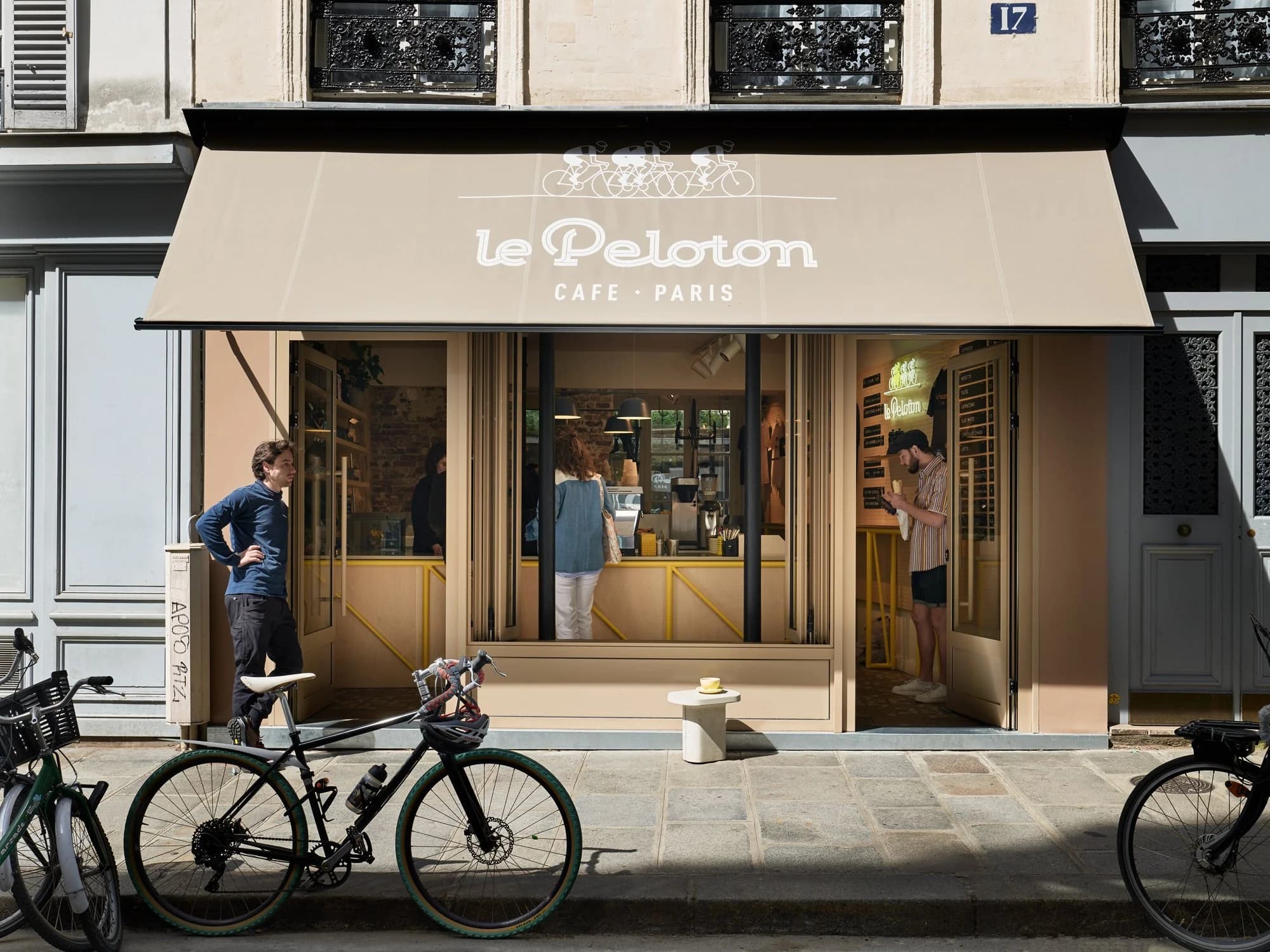 Le Peloton Café