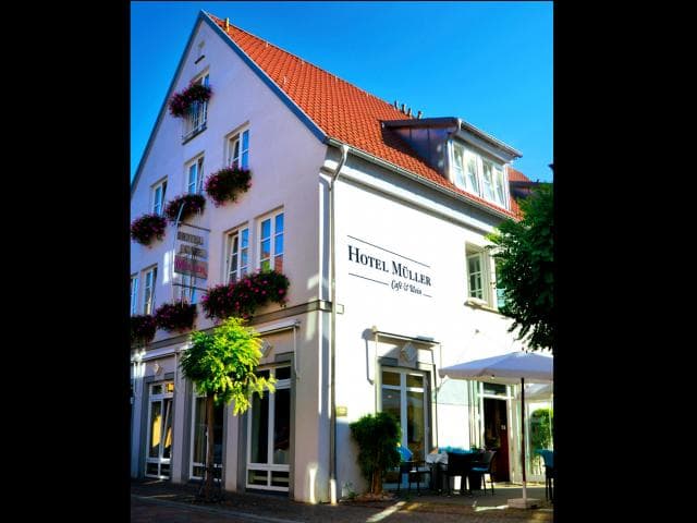 Mondholzhotel | Hotel Müller Café & Wein