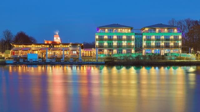 Riverside Hotel