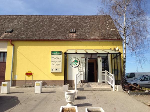 Tombas Heurigenstadl im Zayatal