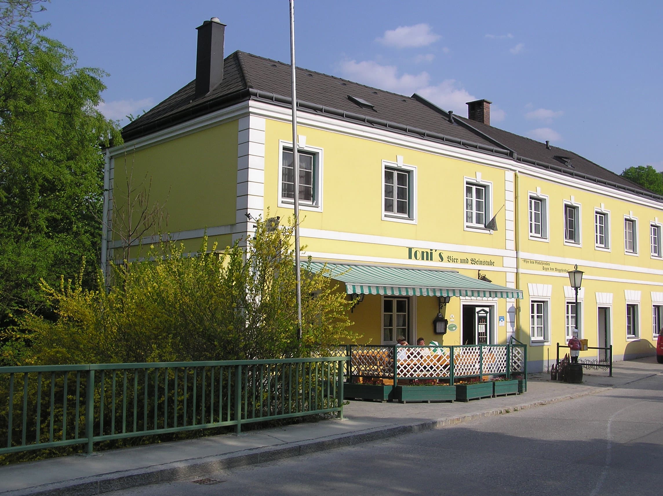 Tonis Bier- und Weinstube